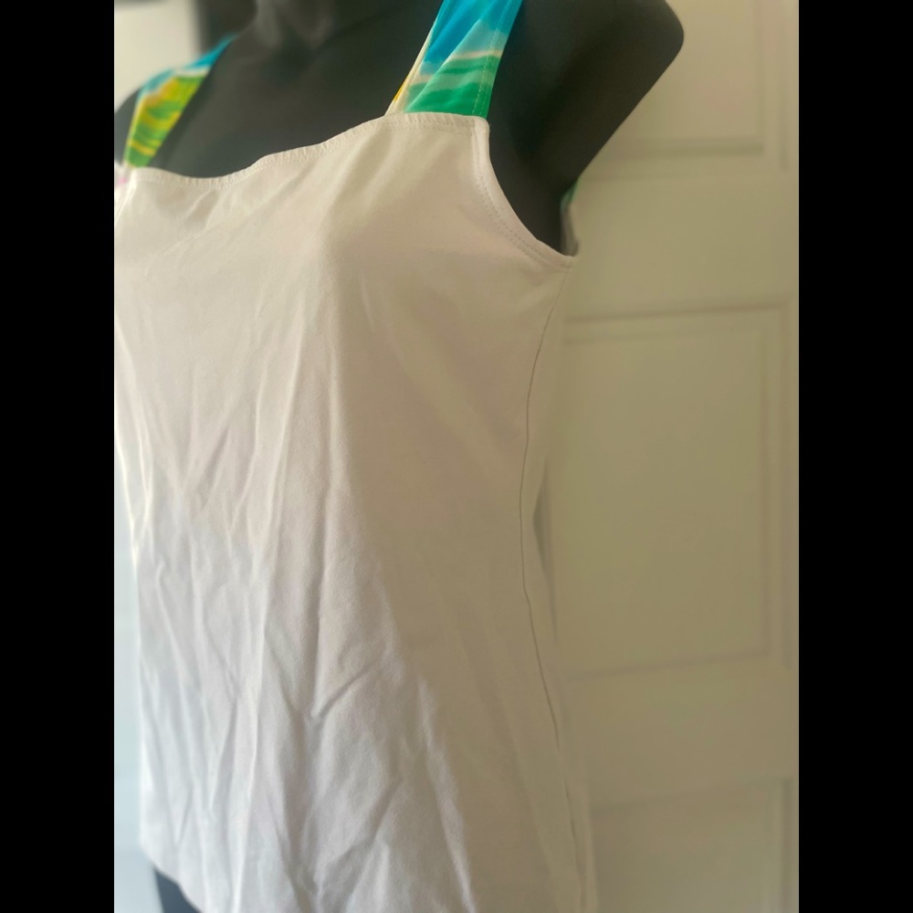 Workout top - Picture 2 of 7